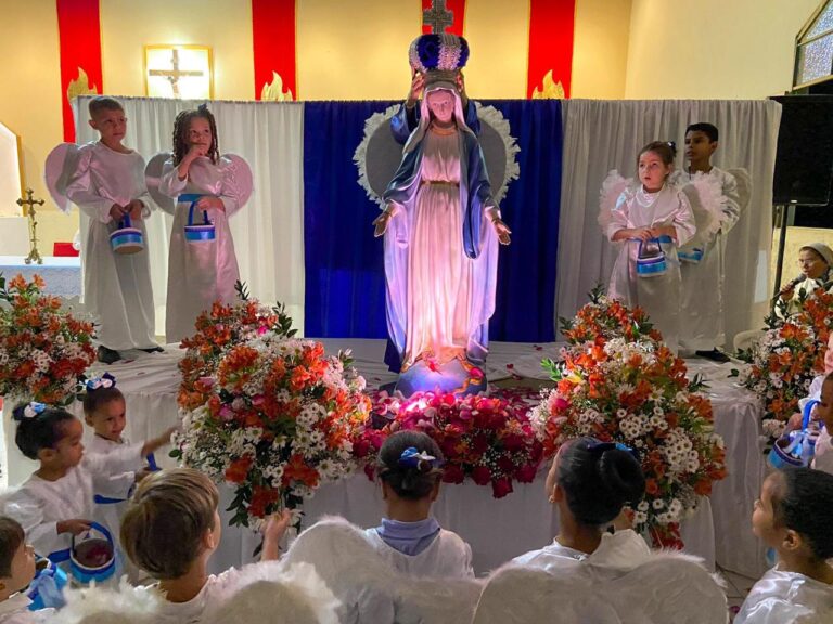 Foto 4 de 10: Coroação Nossa Senhora